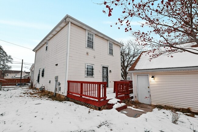 Building Photo - 834 Baker St