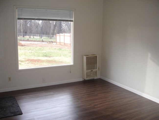 Building Photo - 5773 Stratton Lane