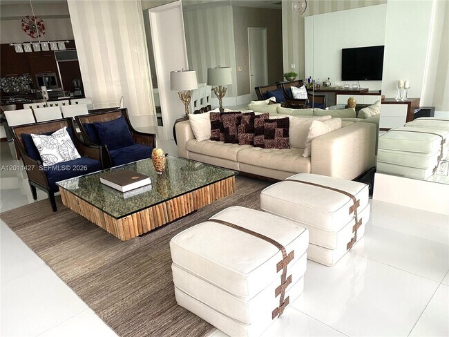 Building Photo - 15811 Collins Ave