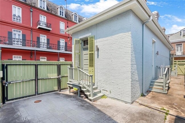 Building Photo - 1300 Chartres St