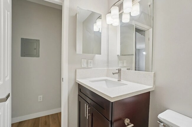 Building Photo - Chadron Apartment