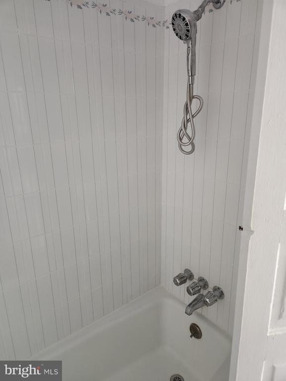 Building Photo - 626 S 10th St