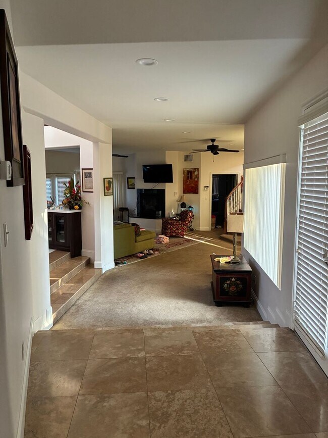 Building Photo - Spacious and Furnished 9 Bedroom House Near Cal State Fullerton