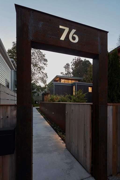 Building Photo - 76 Holworthy St