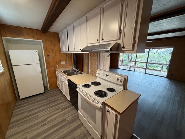 Building Photo - 16920 Rocky Ridge Rd