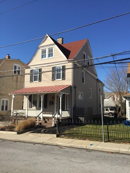 Primary Photo - 32 S Merion Ave