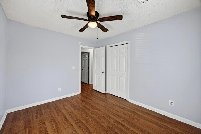 Building Photo - 112 Pipestone Dr