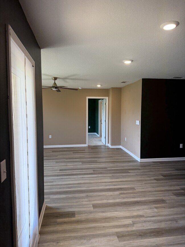Building Photo - 5462 Peach Dr