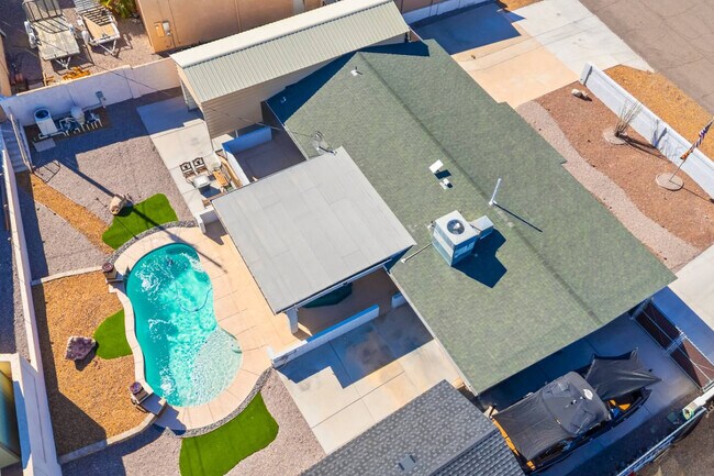 Building Photo - 2261 Sahara Dr