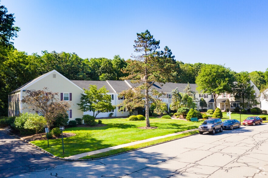 Morris Crossing Townhouses 1823 Max Dr Morristown NJ 07960 Apartment Finder