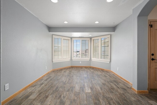 Building Photo - Beautiful 4-Bedroom, 2.5-Bathroom Home in ...