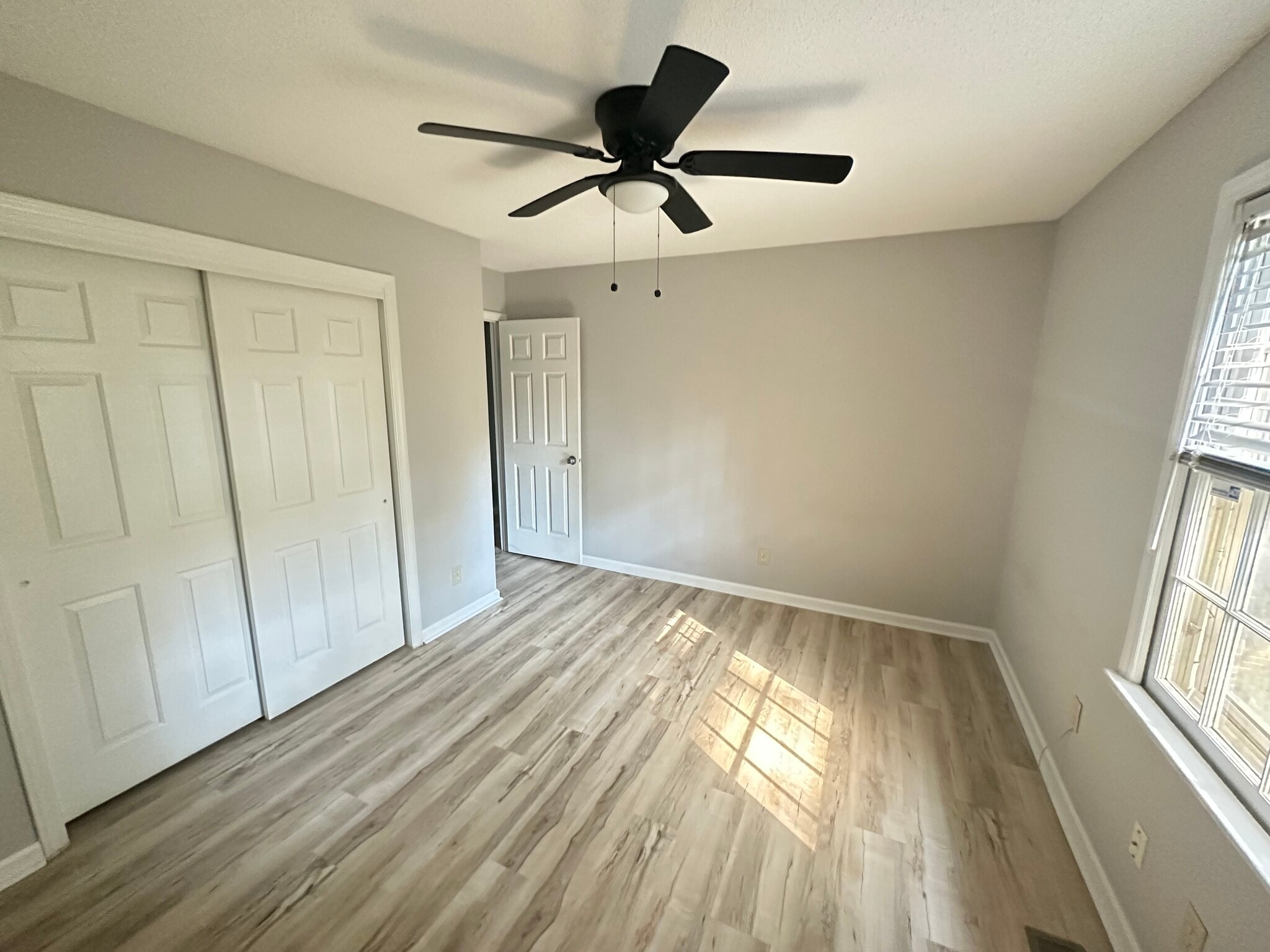 2nd bedroom - 910 Dolphin Ct
