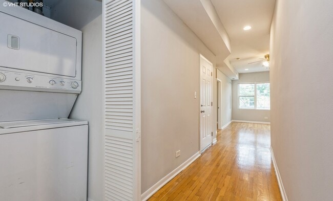 Building Photo - 3818 W Ainslie St