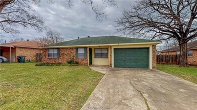 Building Photo - 1107 Braeswood Dr