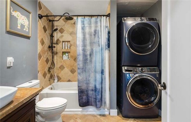 Building Photo - 2146 S Yarrow St