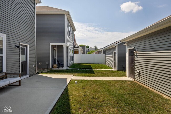 Building Photo - 270 N Warman Ave