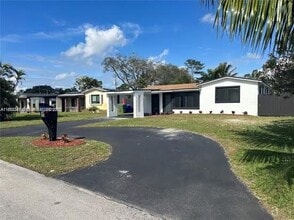 Building Photo - 6813 SW 10th Ct