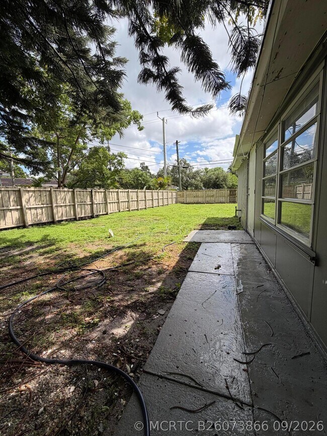 Building Photo - 3820 SW 61st Ave