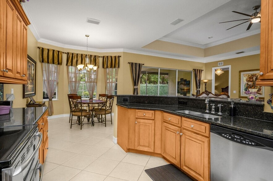 Building Photo - 4806 Europa Dr