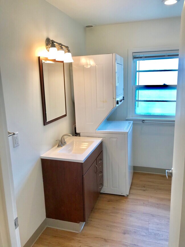 Apartment Bathroom - 2820 NE Halsey St