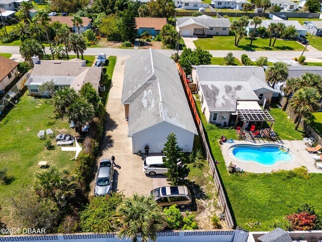 Building Photo - 497 Grandview Ave