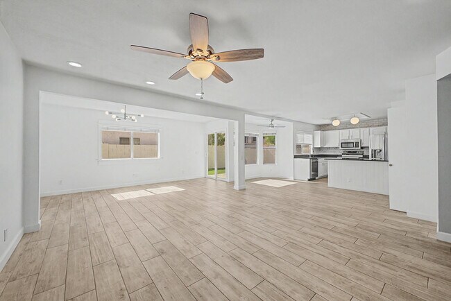Building Photo - 1006 S Tiago Dr