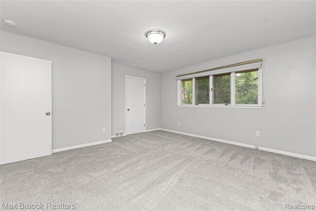 Building Photo - 3988 Lakeland Ln