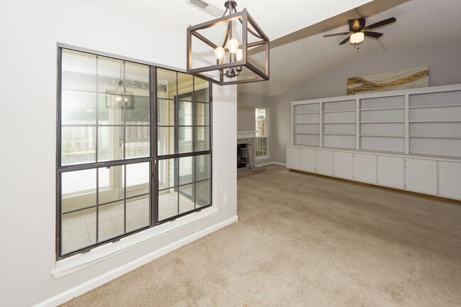 Building Photo - 2 Bedroom 2 Bath Townhouse in Crowfield Pl...