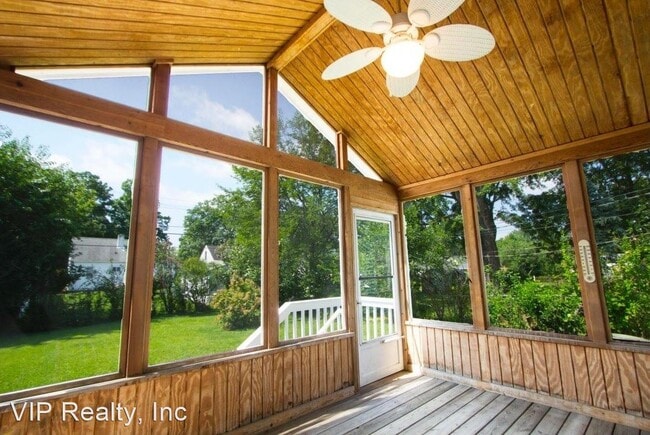 Building Photo - 3 br, 1 bath House - 1011 Mohican Ave.