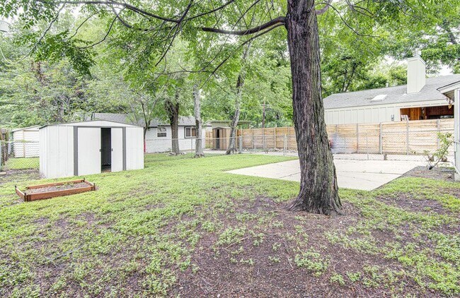 Building Photo - 1711 Brentwood St