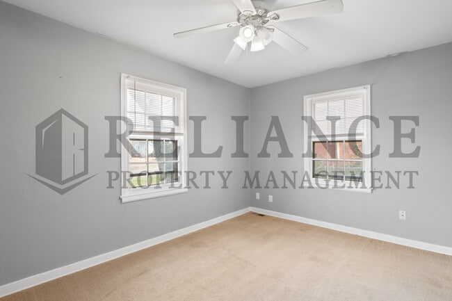 Building Photo - 3627 E 10th St N