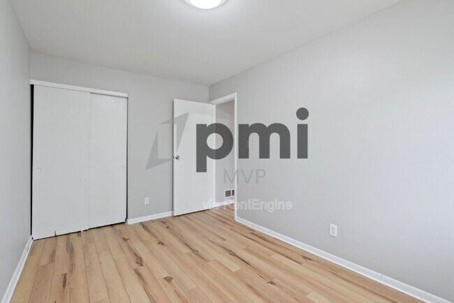 Building Photo - 3027 Rotunda Ct S