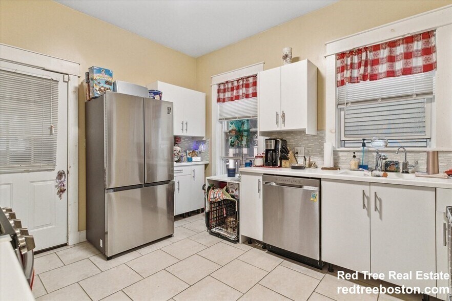 Primary Photo - 24 Weld Hill St