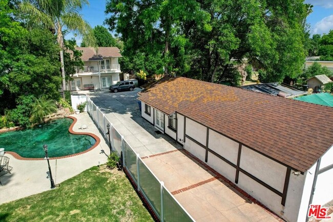 Building Photo - 6124 Corbin Ave