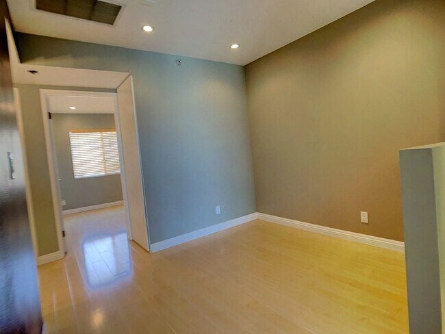 Building Photo - A Beautiful updated trilevel townhome in W Figueroa is now available for rent.