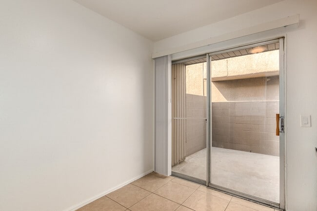 Building Photo - Stadio 3bedroom 2 bathroom