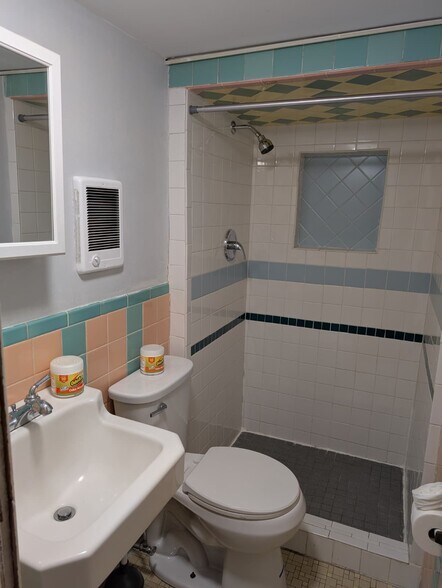 Building Photo - 2314 Broadway Ave