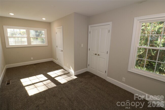 Building Photo - 2227 Celia Ave