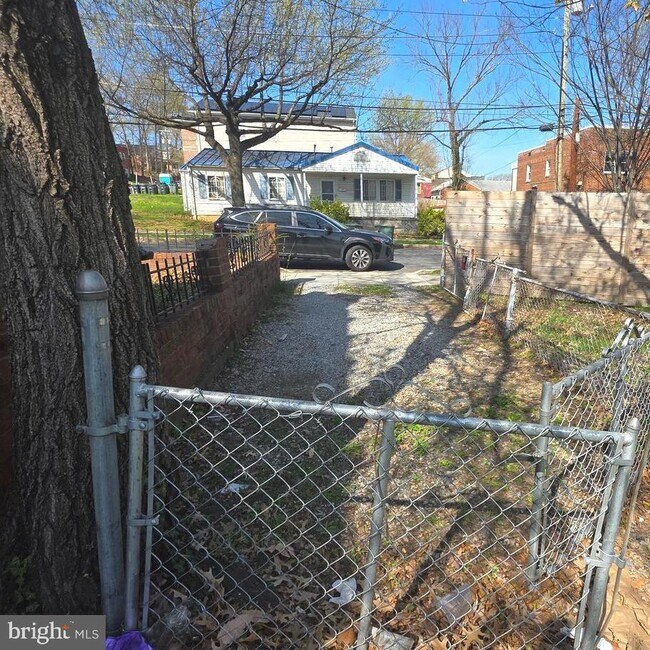 Building Photo - 5305 Central Ave SE