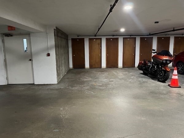 Building Photo - 8 Ledgewood Way