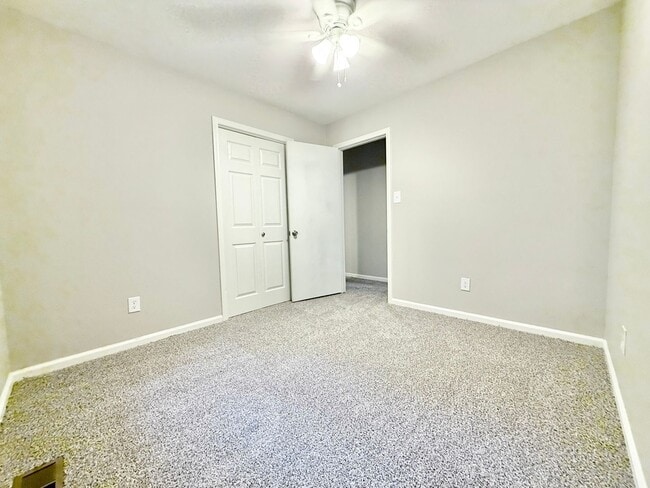 Building Photo - 92 Sycamore Cir