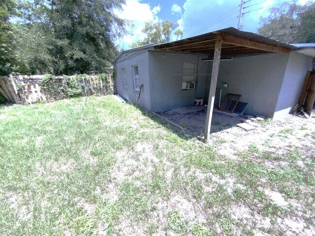 Building Photo - 2408 Gillis St