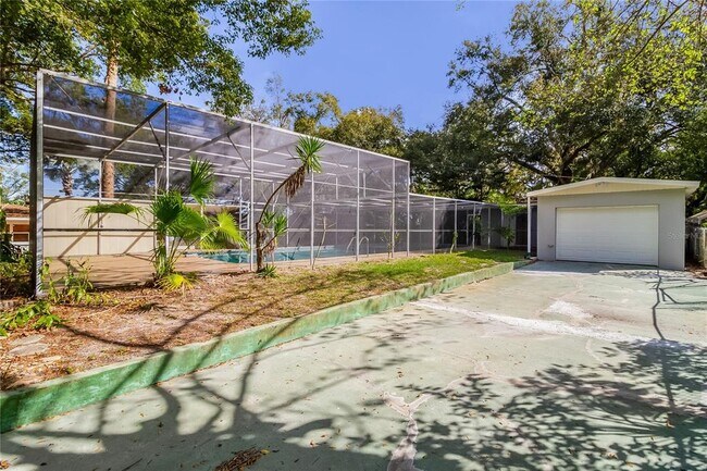 Building Photo - 1197 W Lakeview Cir