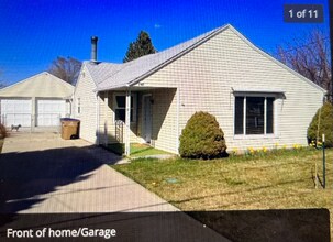 Building Photo - 747 12200 S