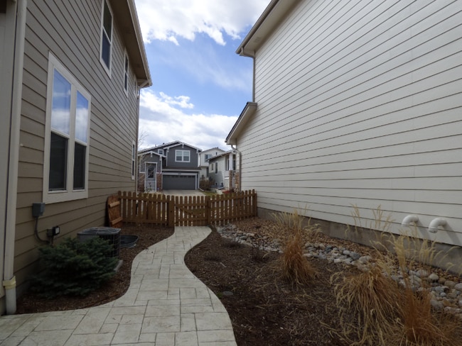 Building Photo - "Charming 3-Bed, 3-Bath Gem with 2604 Sq Ft of Comfort in Highlands Ranch!"