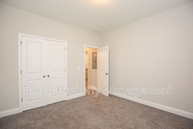 Building Photo - 30 Vineyard Dr
