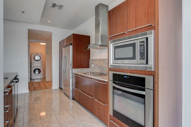 Building Photo - 4471 Dean Martin Dr