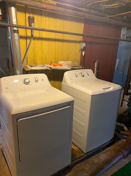 Building Photo - 93 Capen St