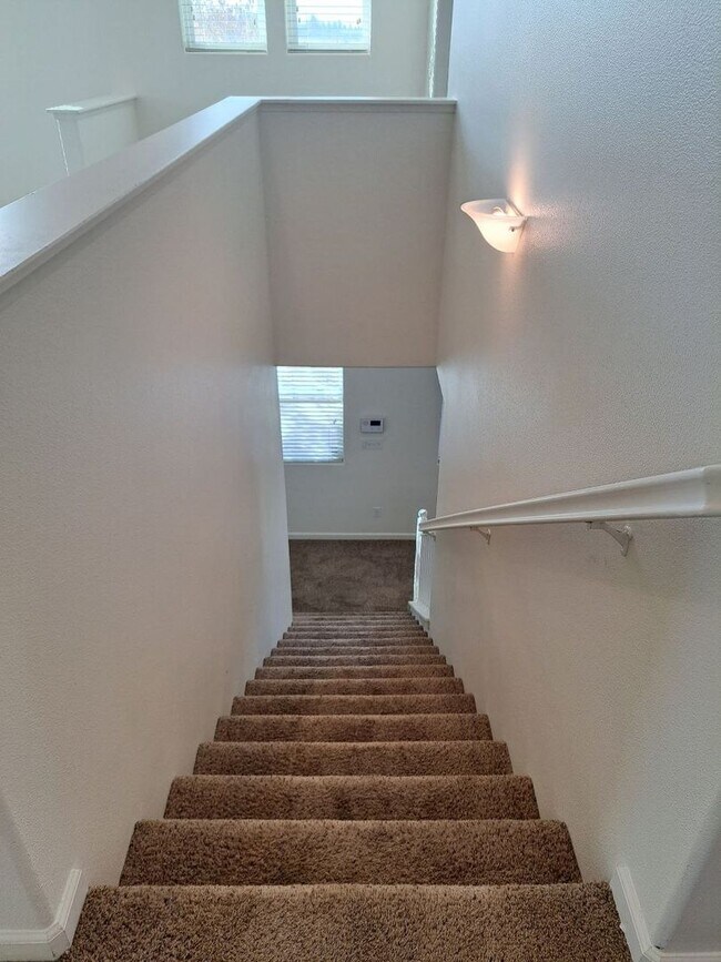 Building Photo - 1504 N Vanguard Way