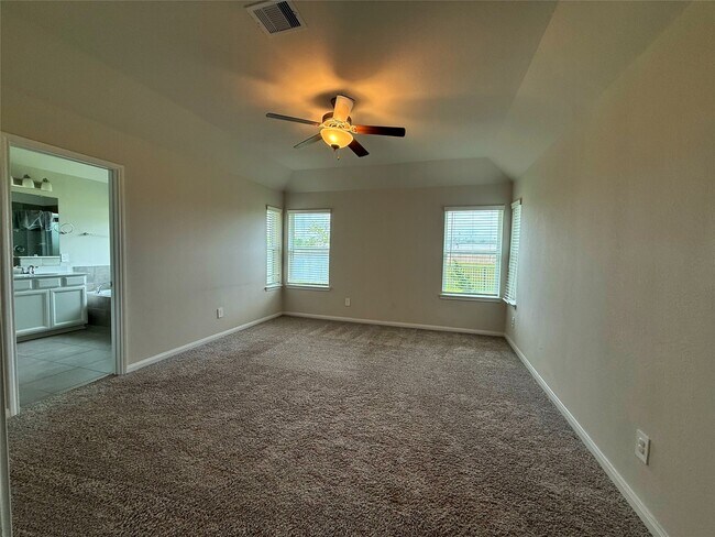 Building Photo - 3914 Dry Creek Dr